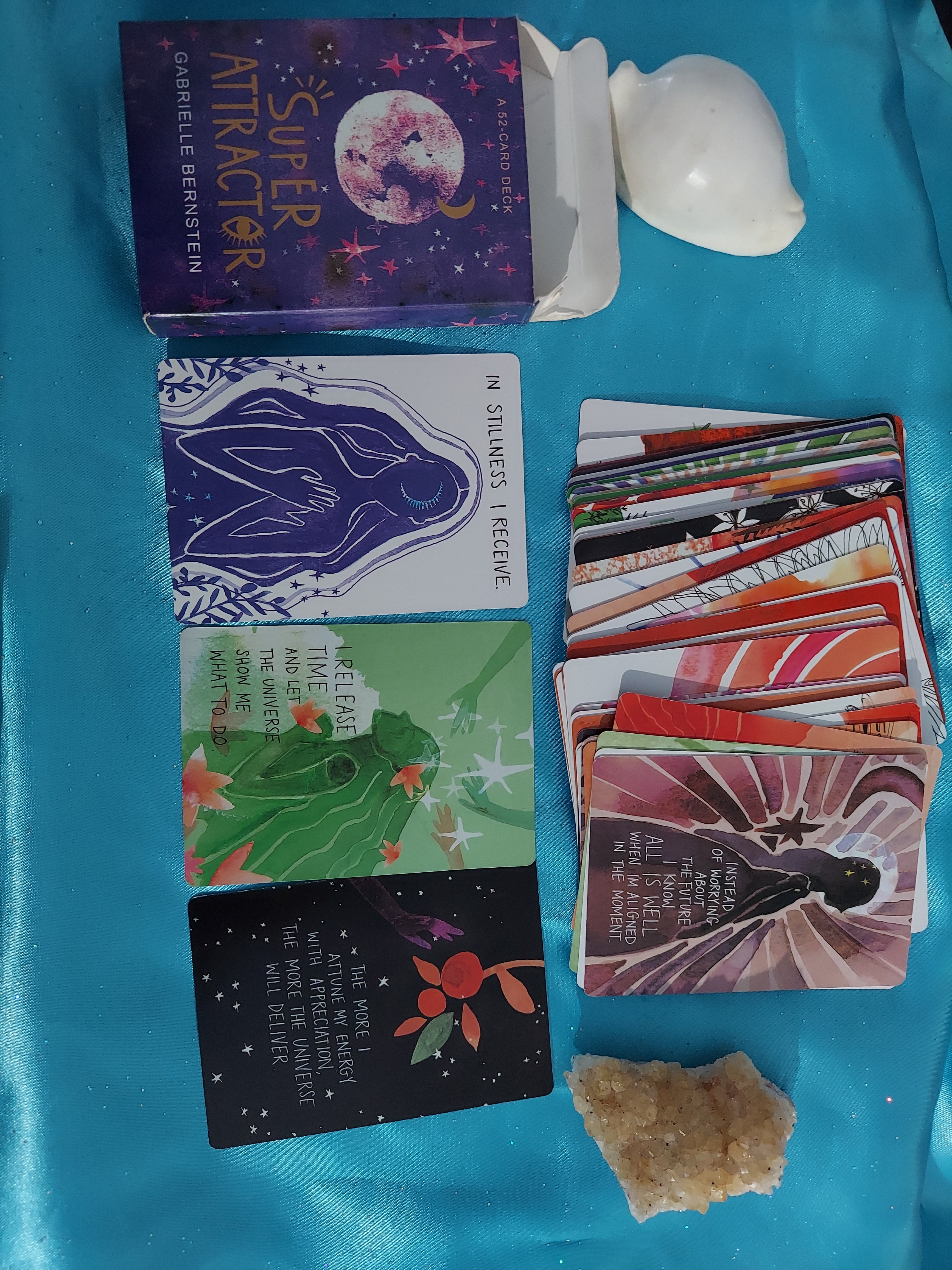 Super Attractor Tarot card deck